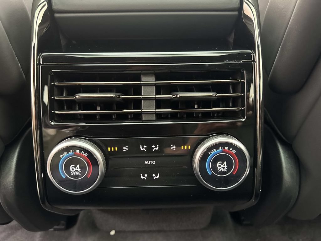 New 2026 Land Rover Range Rover Sport Dynamic SE AWD/4WD image 17