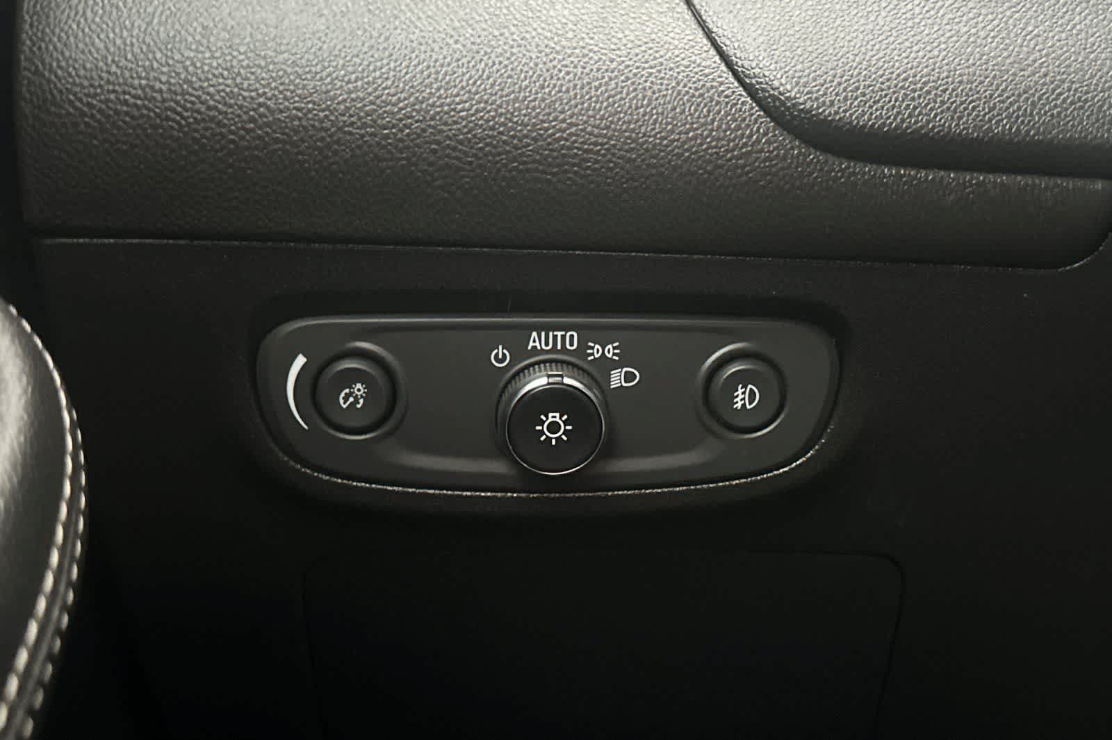Used 2021 Buick Encore GX Select AWD/4WD image 32
