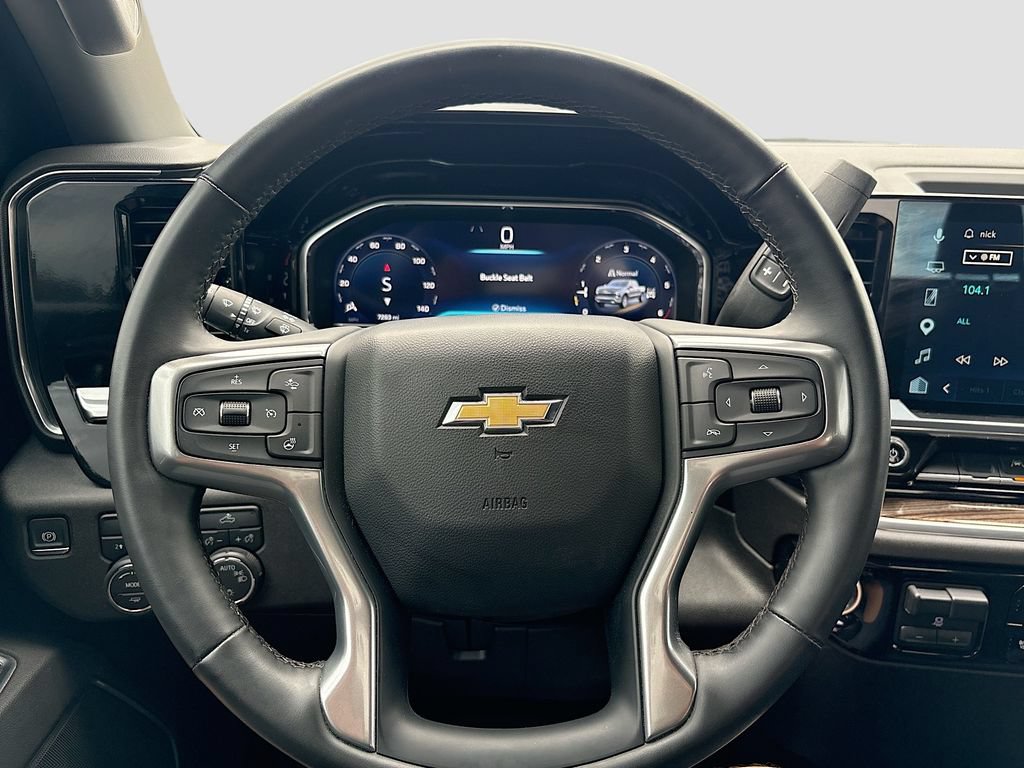 Used 2025 Chevrolet Silverado 1500 LT AWD/4WD image 11
