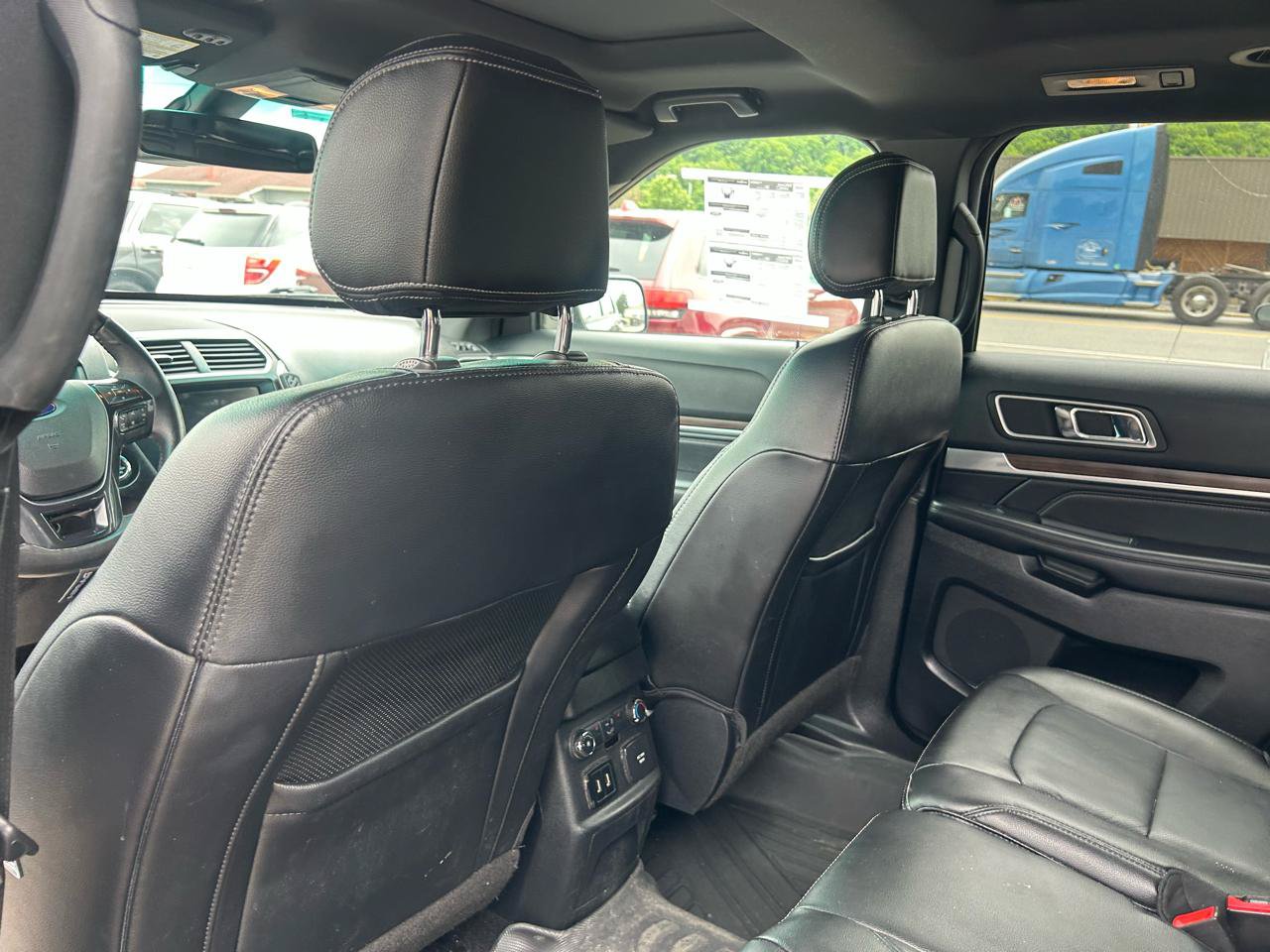 Used 2016 Ford Explorer Limited w/ Equipment Group 301A AWD/4WD image 31