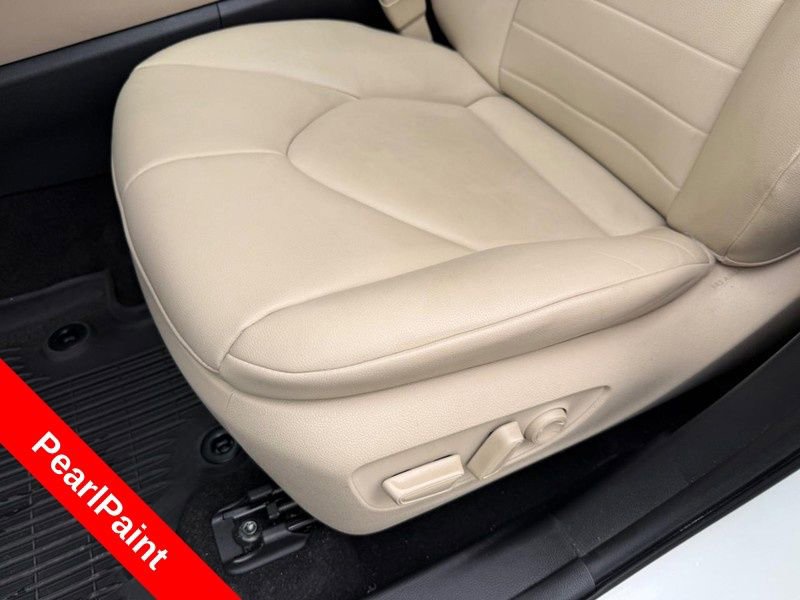 Used 2023 Toyota Highlander XLE AWD/4WD image 18