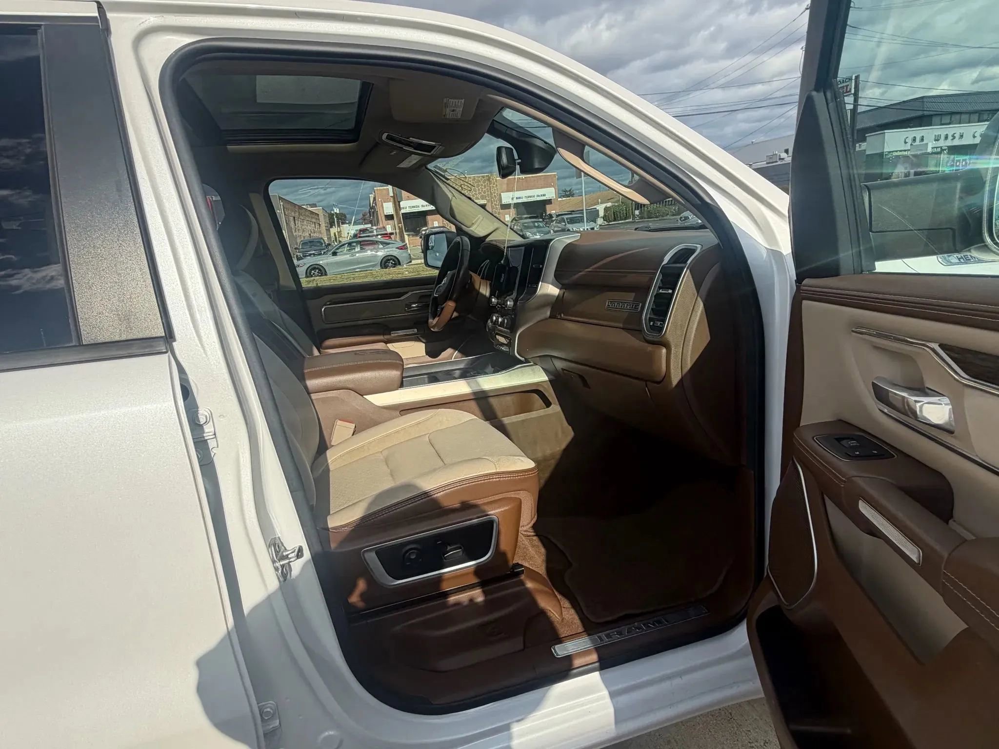 Used 2020 RAM 1500 Laramie image 27