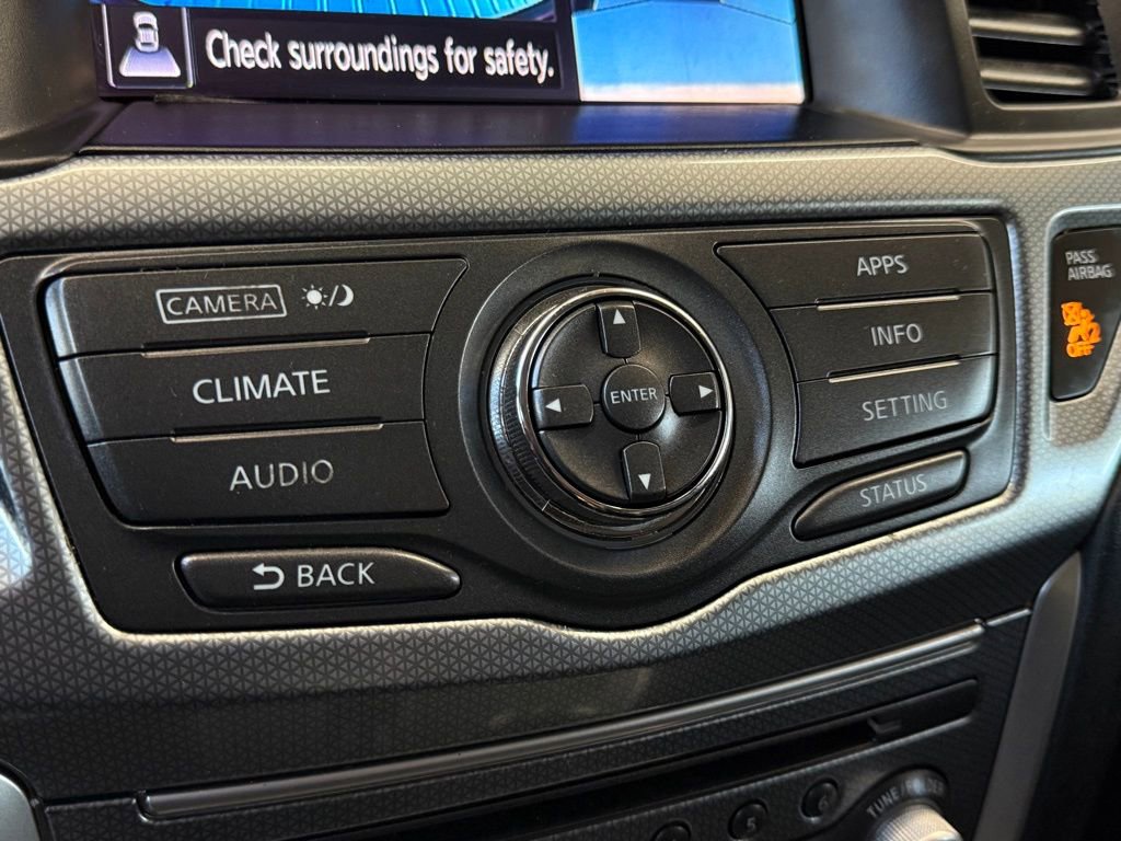 Used 2017 Nissan Pathfinder SL FWD image 28