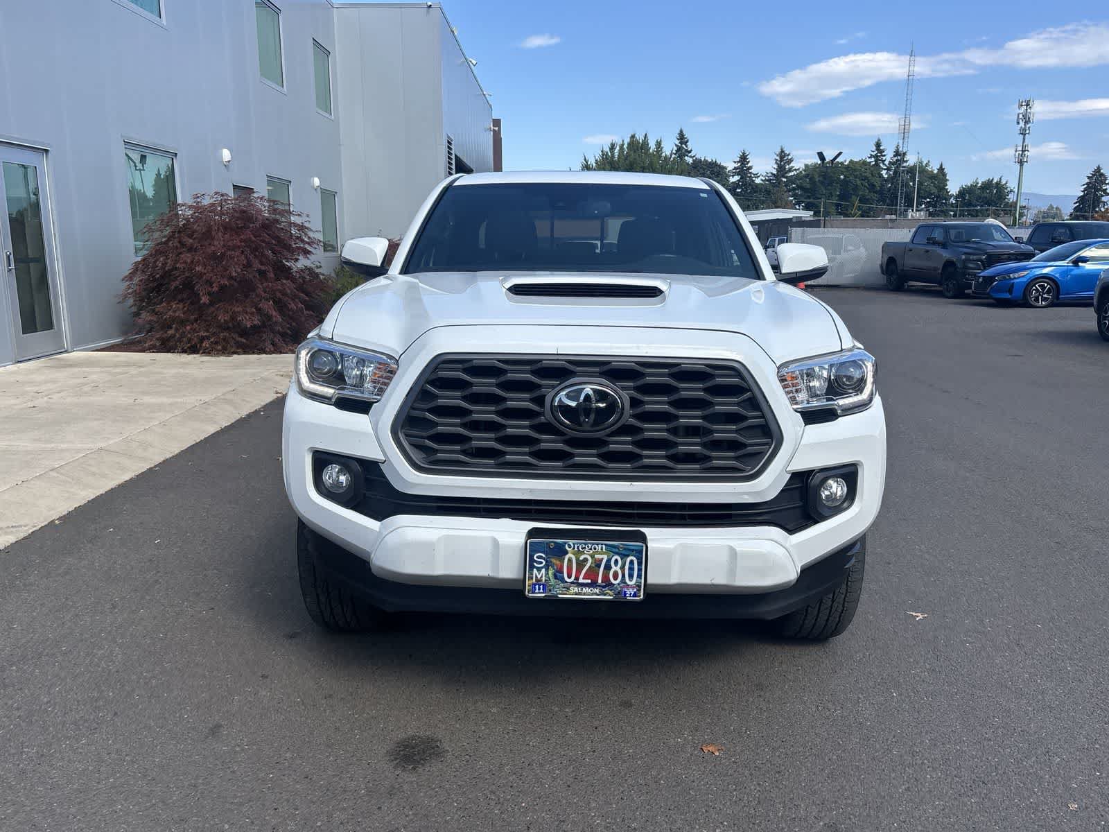 Used 2021 Toyota Tacoma TRD Sport w/ TRD Premium Sport Package AWD/4WD image 8