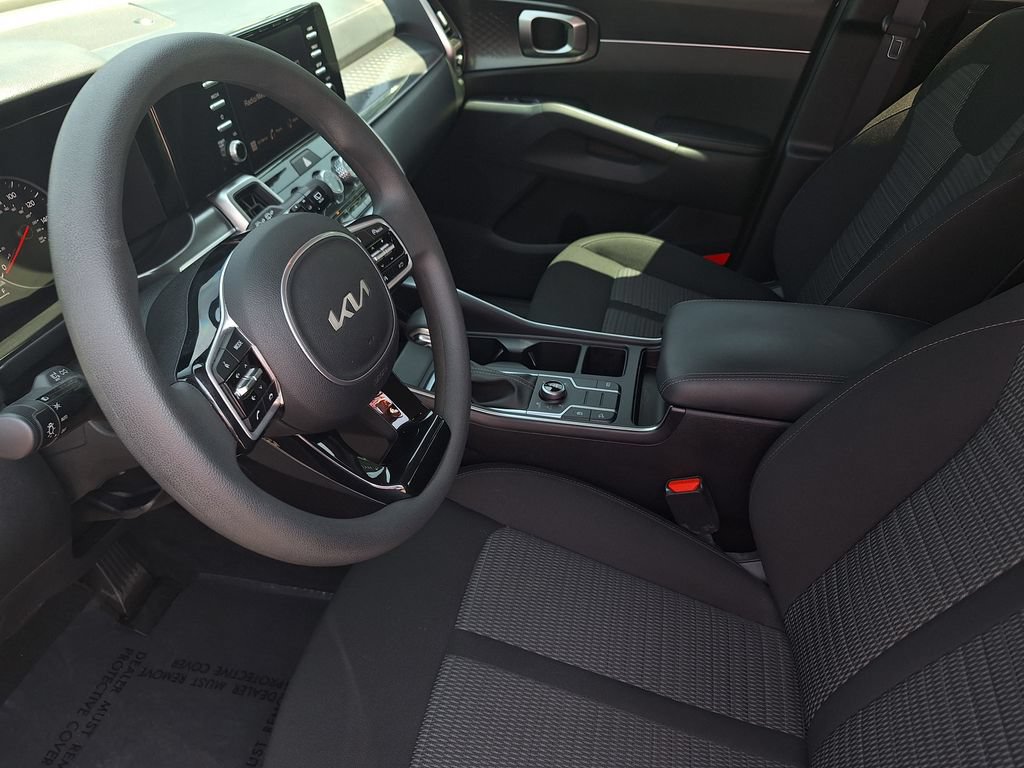 Used 2023 Kia Sorento LX AWD/4WD image 10