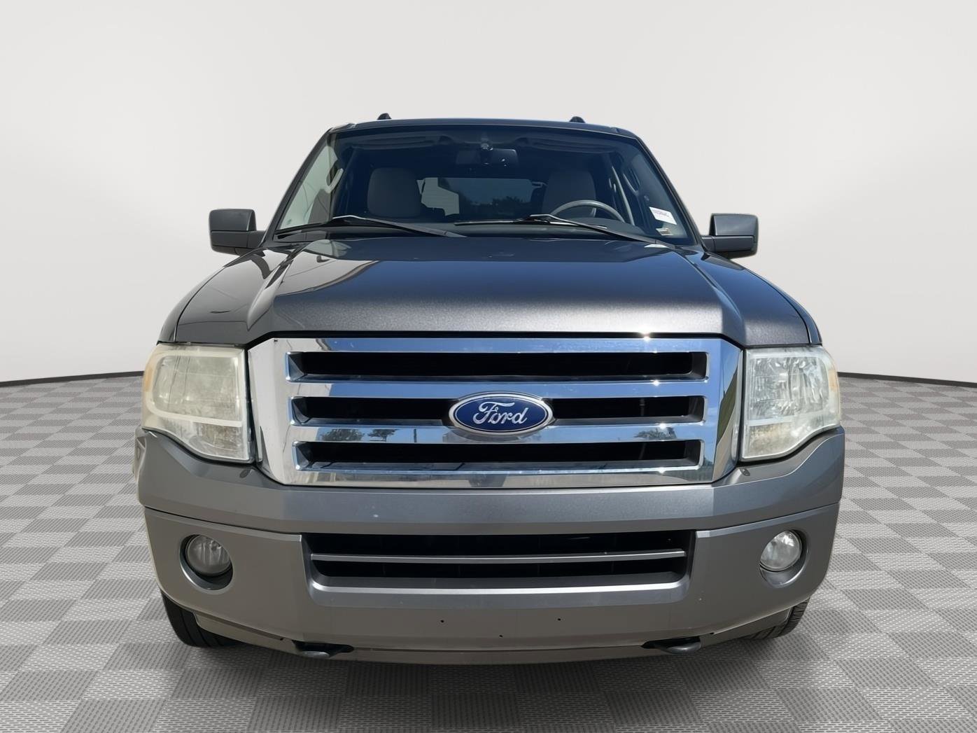 Used 2010 Ford Expedition XLT AWD/4WD image 2