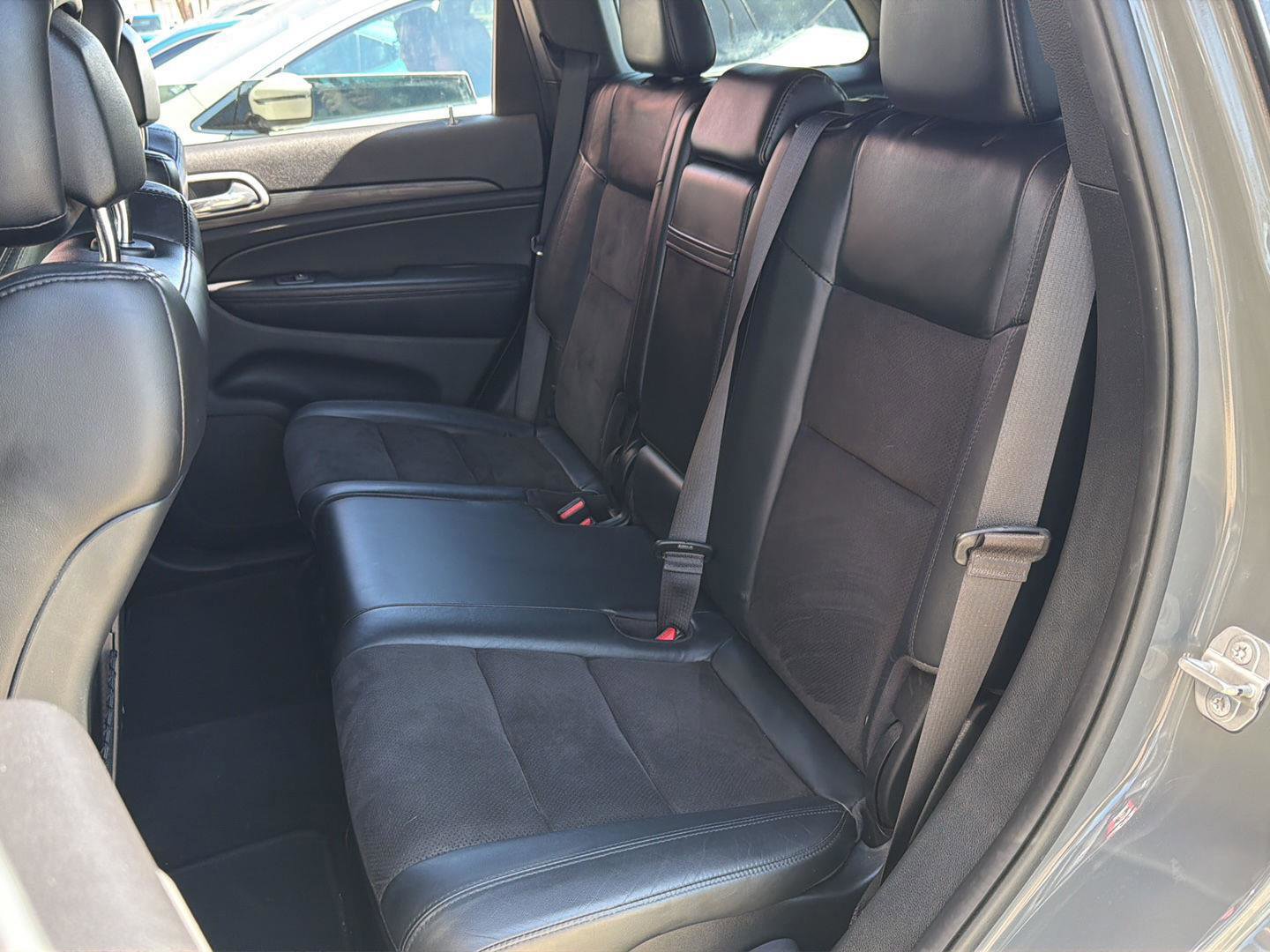 Used 2020 Jeep Grand Cherokee Altitude RWD image 12
