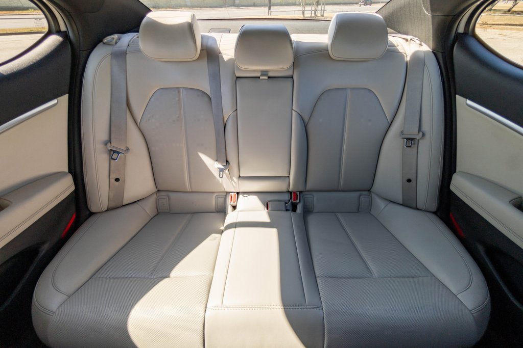 Used 2025 Genesis G70 2.5T image 18