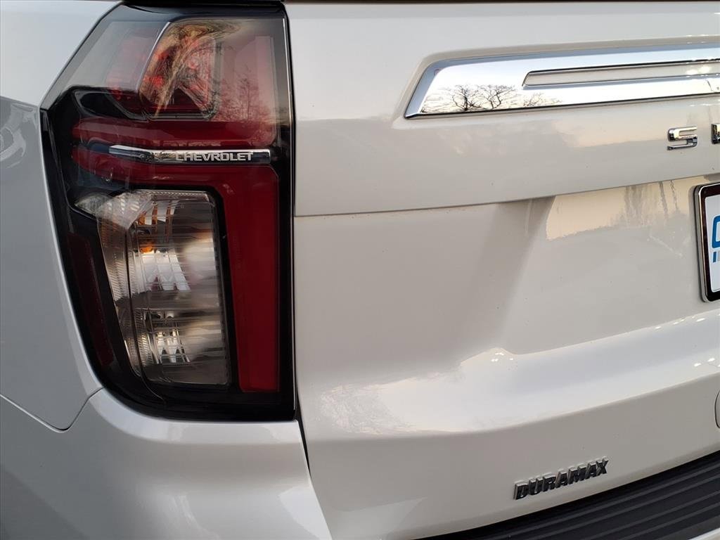 Used 2022 Chevrolet Suburban LT w/ LT Signature Package image 9