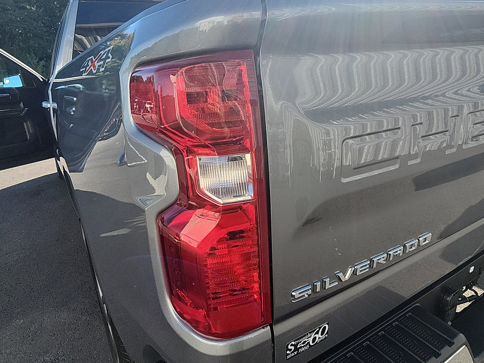 Used 2022 Chevrolet Silverado 1500 LT AWD/4WD image 13