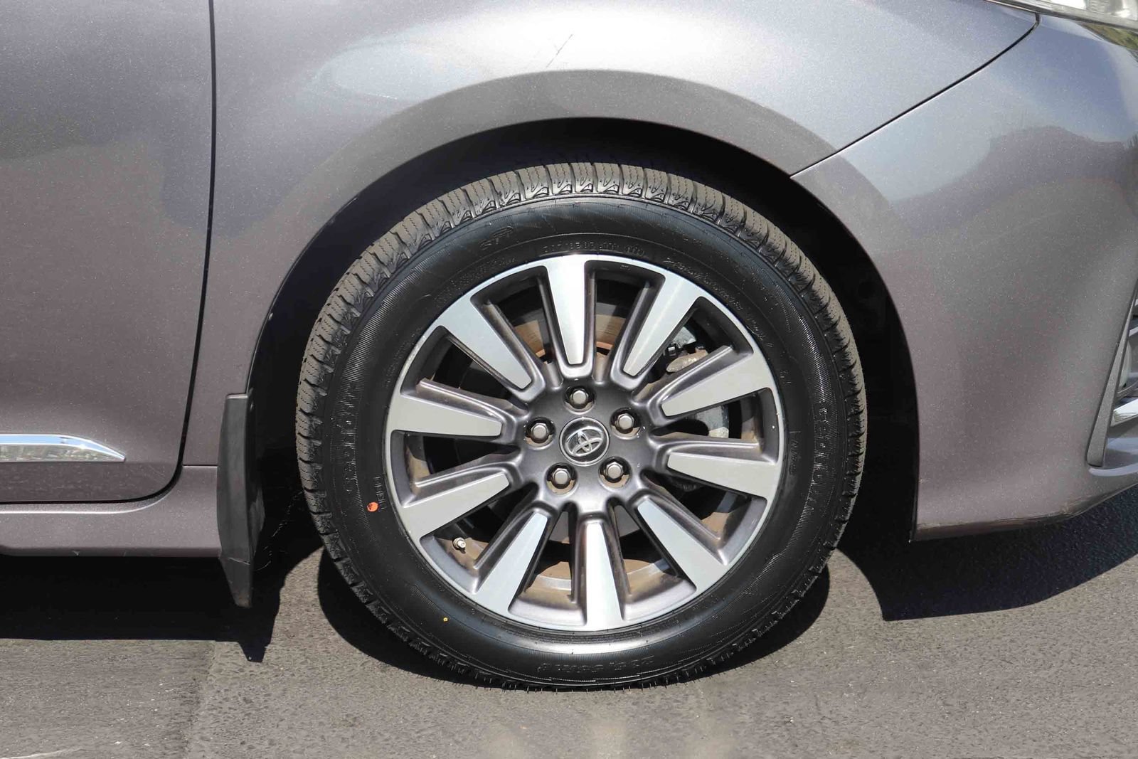 Certified 2020 Toyota Sienna Limited FWD image 11