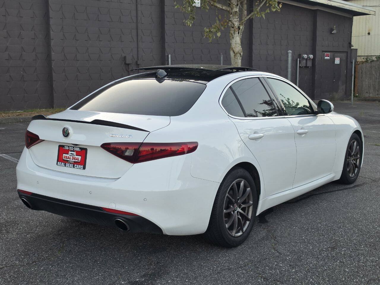 Used 2018 Alfa Romeo Giulia RWD image 7