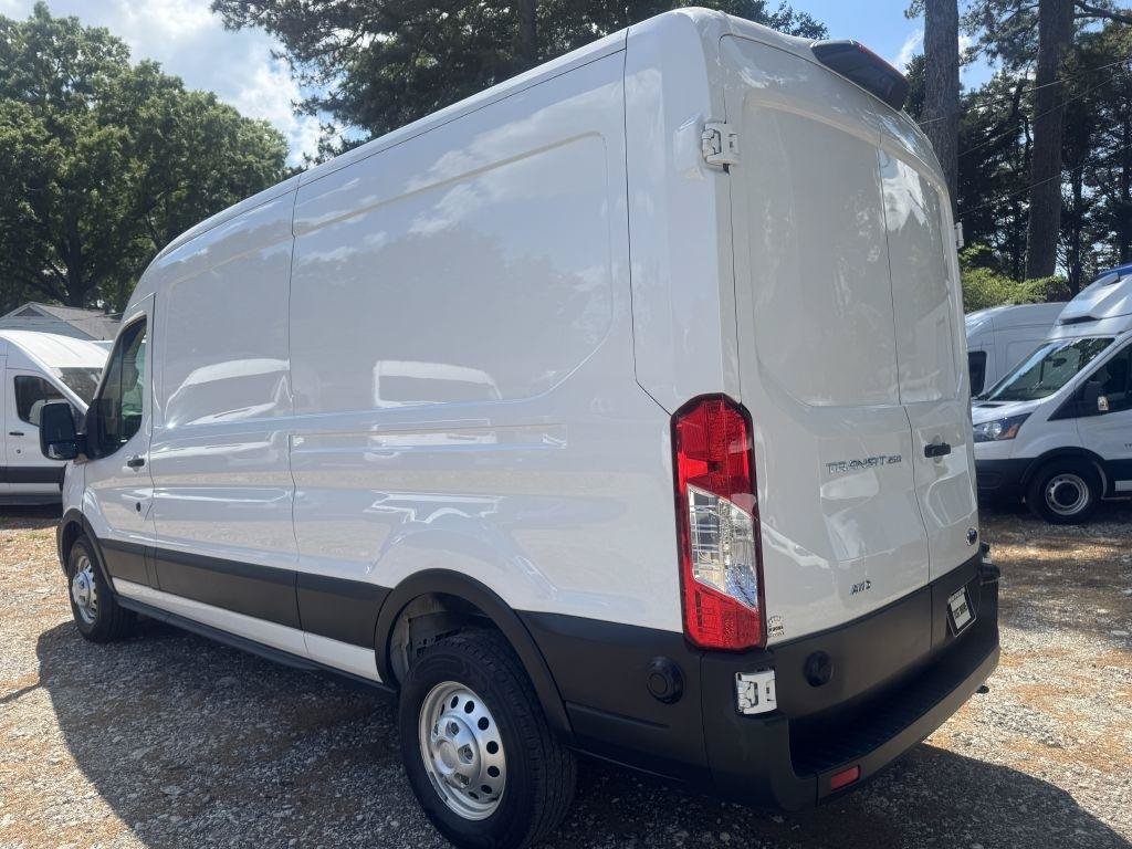 Used 2024 Ford Transit 250 148 Medium Roof AWD image 3