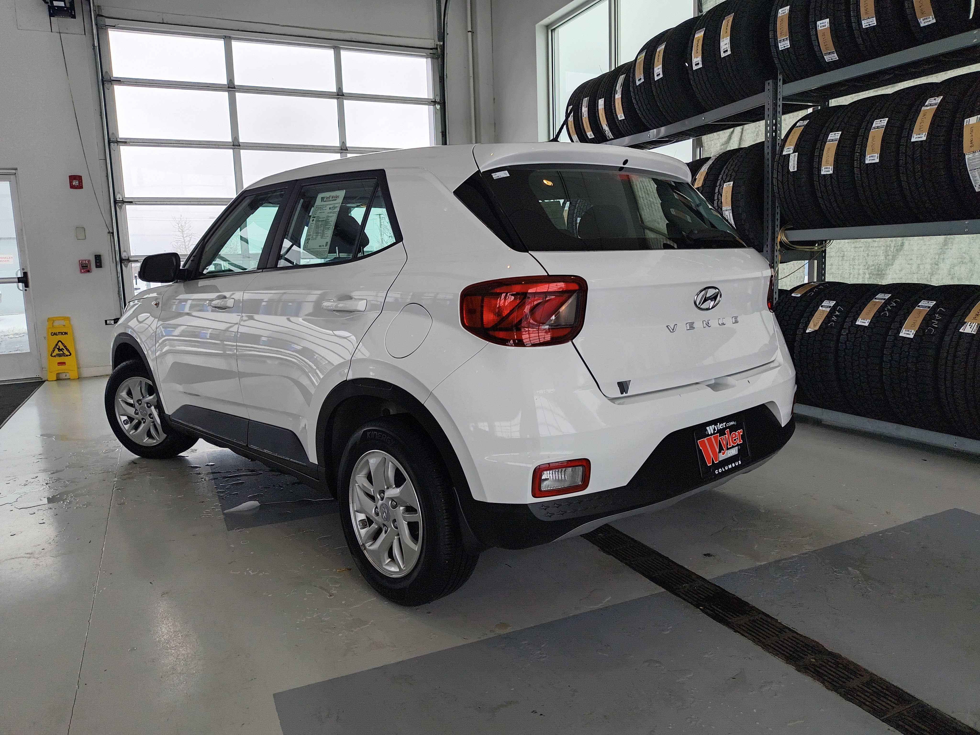 Used 2024 Hyundai Venue SE image 4