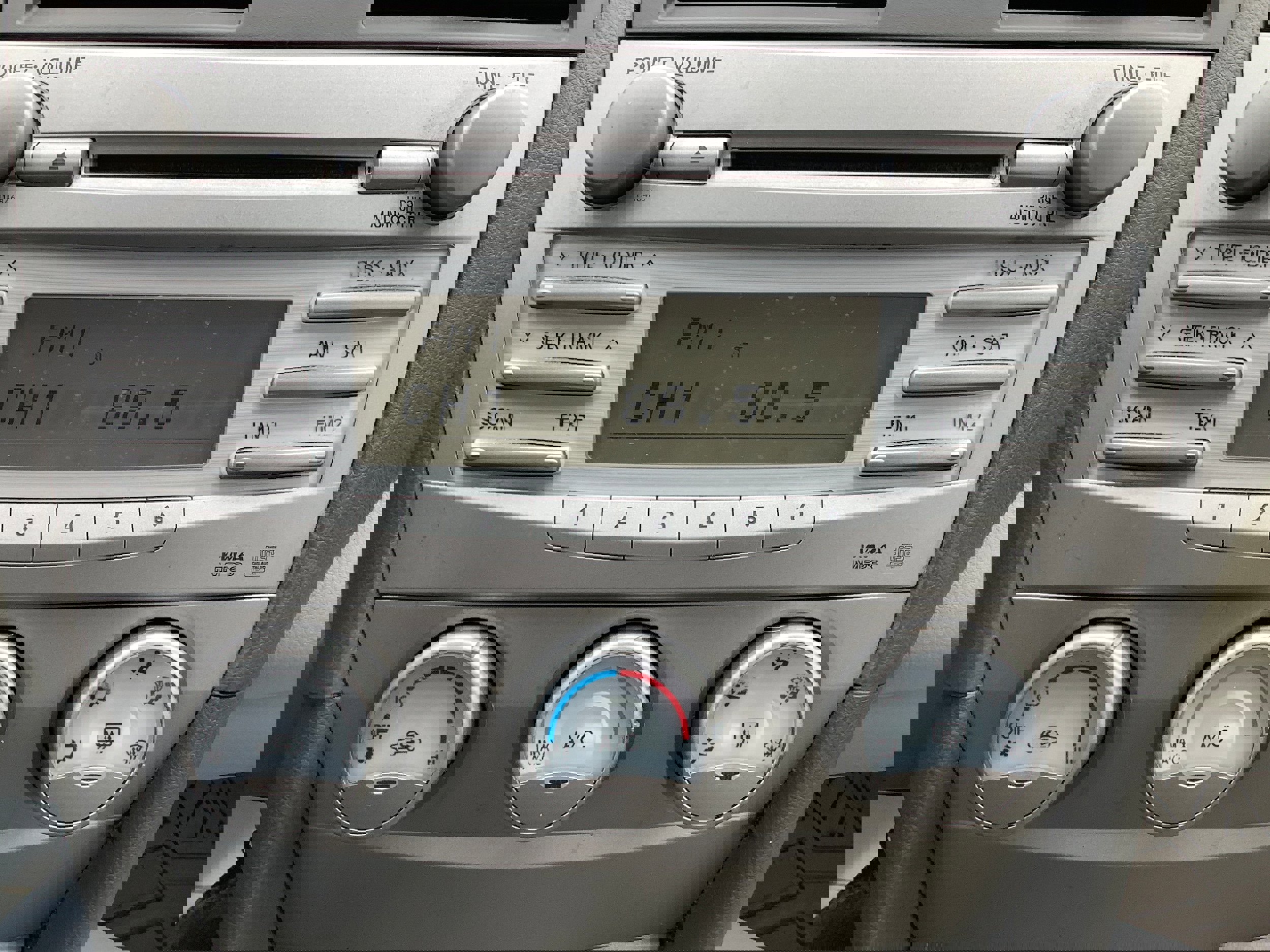 Used 2011 Toyota Camry LE image 18