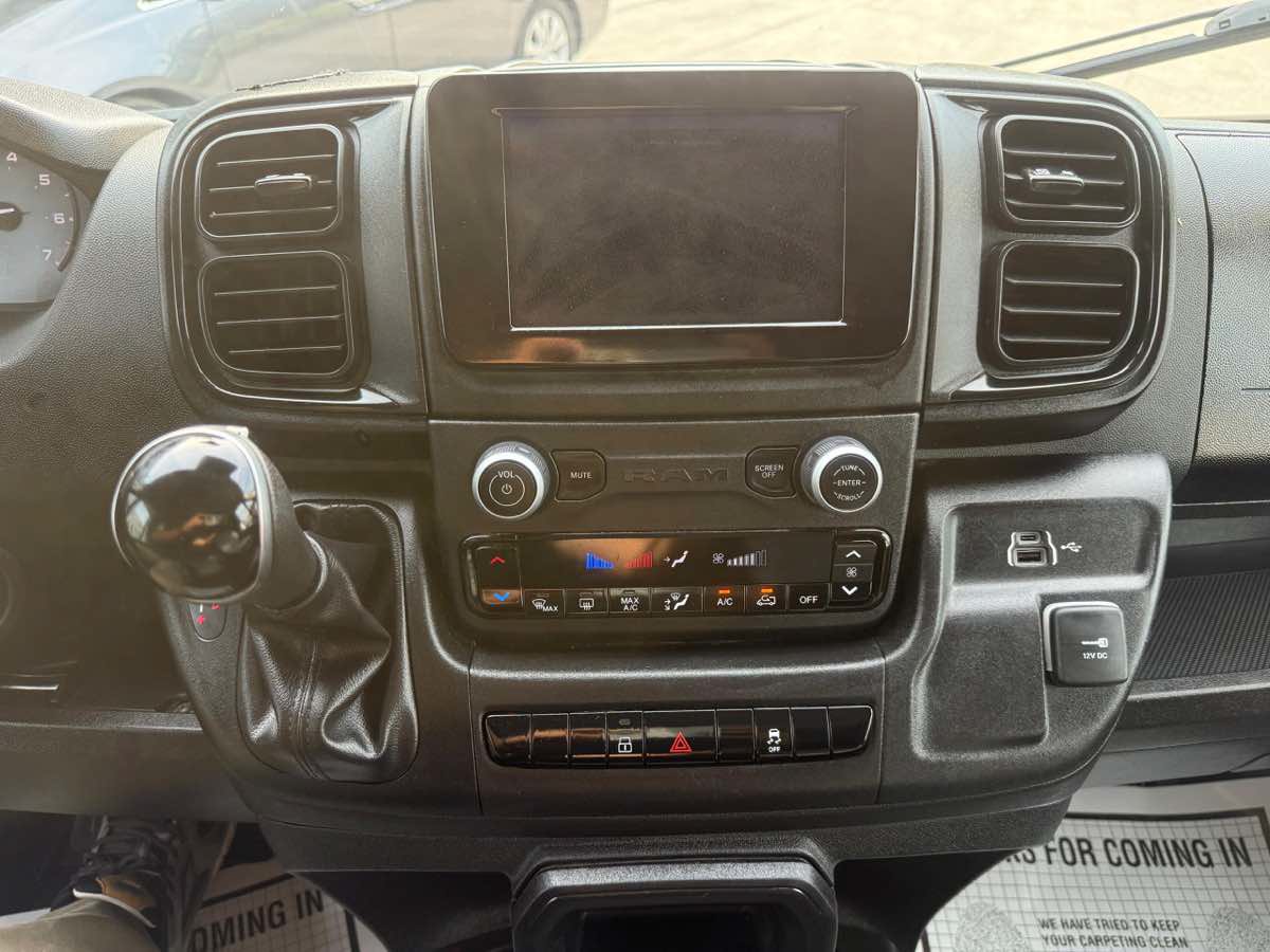 Used 2025 RAM ProMaster 2500 w/ Convenience Group FWD image 17