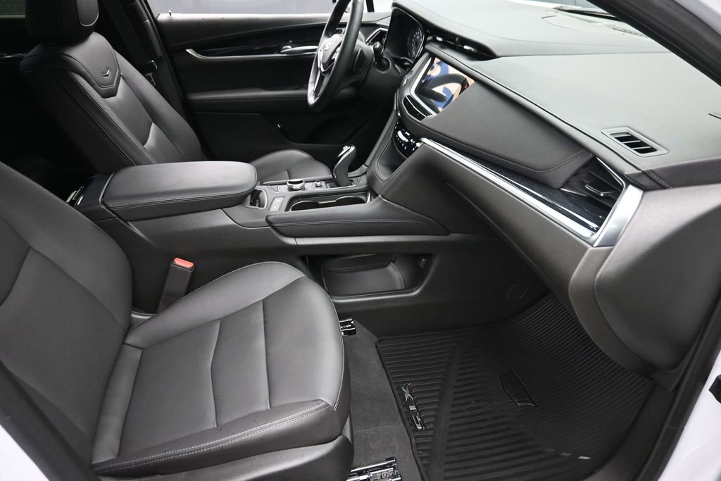 Used 2025 Cadillac XT5 Premium Luxury w/ Technology Package AWD/4WD image 9