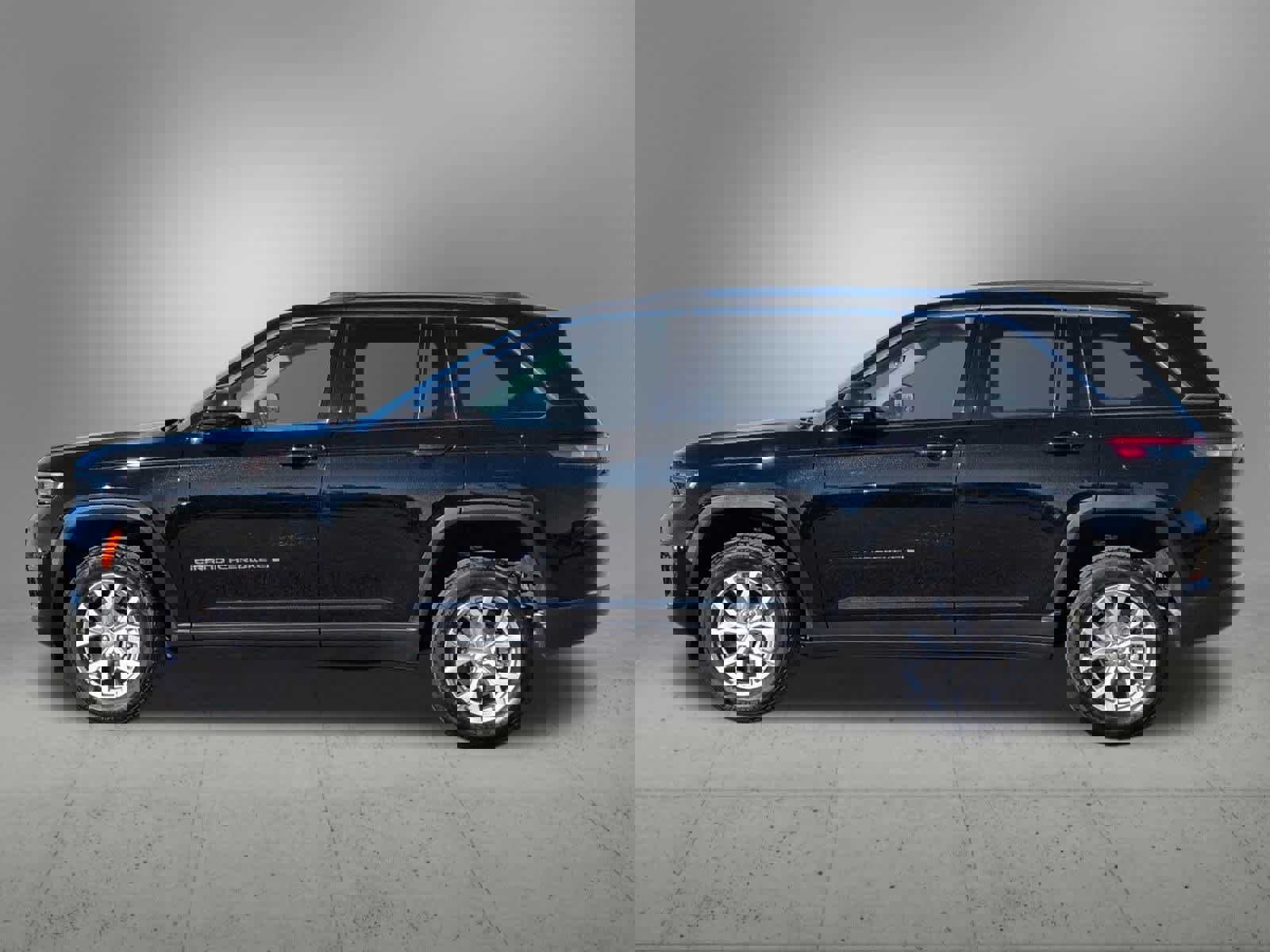 Used 2022 Jeep Grand Cherokee Limited image 3