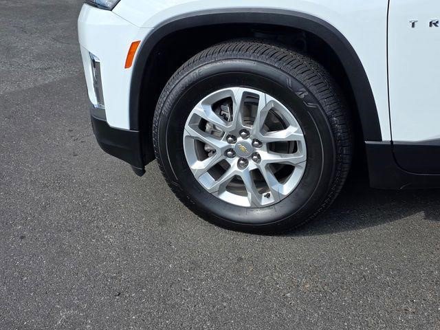 Certified 2023 Chevrolet Traverse LS w/ LPO, Cargo Package FWD image 5
