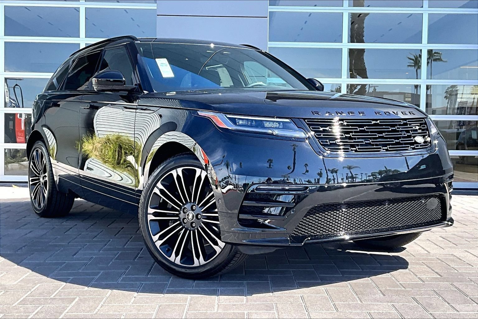 New 2026 Land Rover Range Rover Velar Dynamic SE AWD/4WD image 2