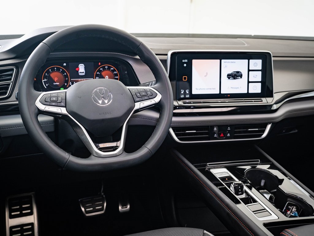 Used 2025 Volkswagen Atlas Peak Edition SE image 4