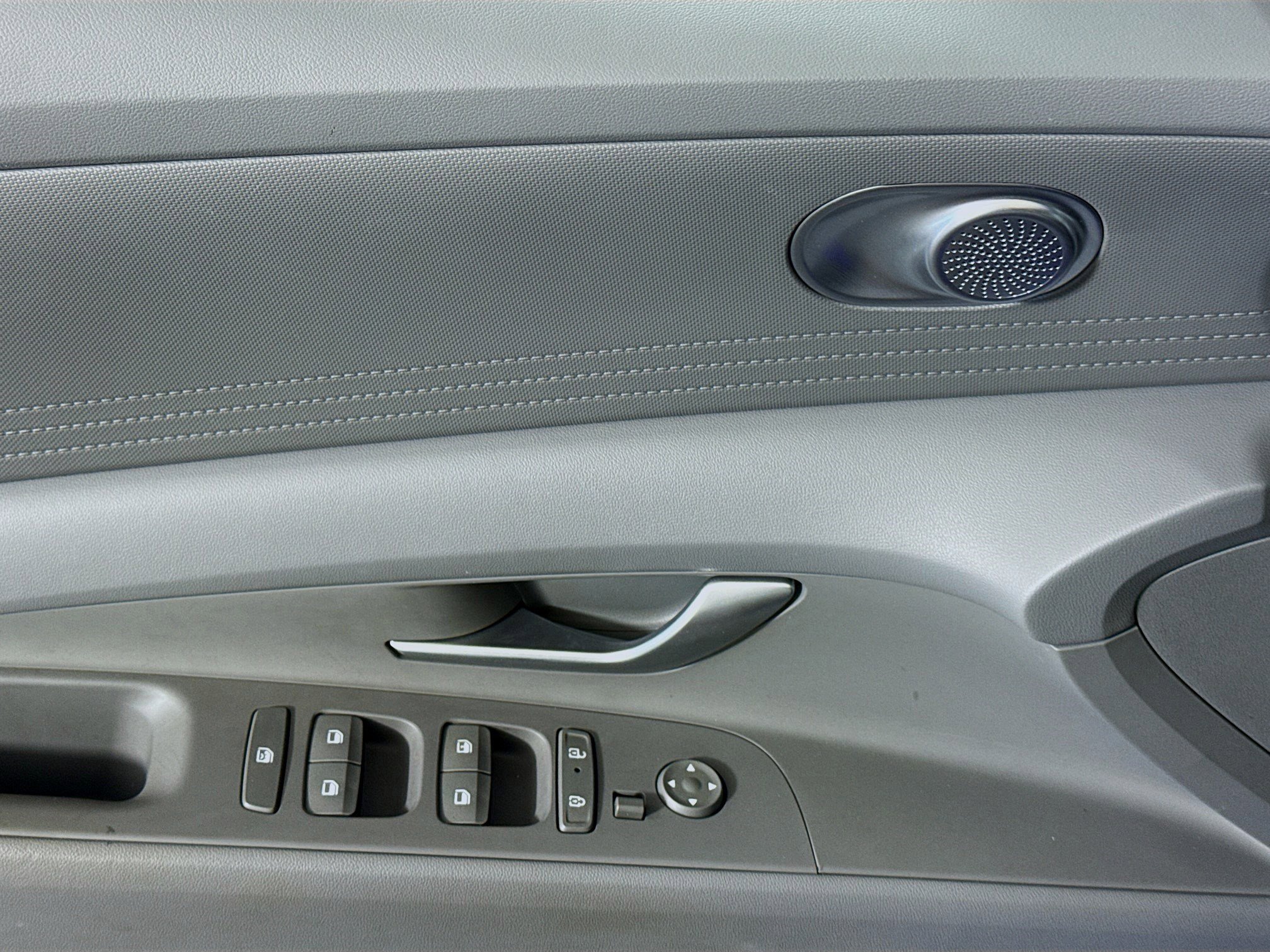 Used 2025 Hyundai Elantra SE image 23