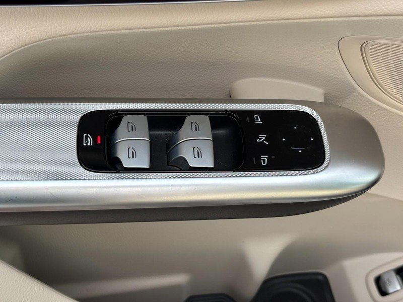 Used 2023 Mercedes-Benz GLC 300 4MATIC image 16