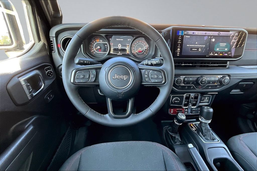 Used 2025 Jeep Wrangler Unlimited Rubicon w/ Convenience Group AWD/4WD image 5