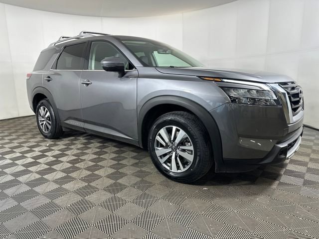 Used 2023 Nissan Pathfinder SL image 2