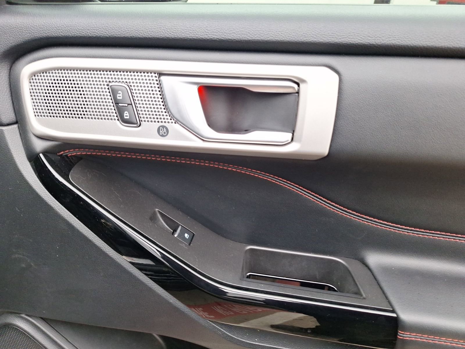 Used 2023 Ford Explorer ST-Line image 31