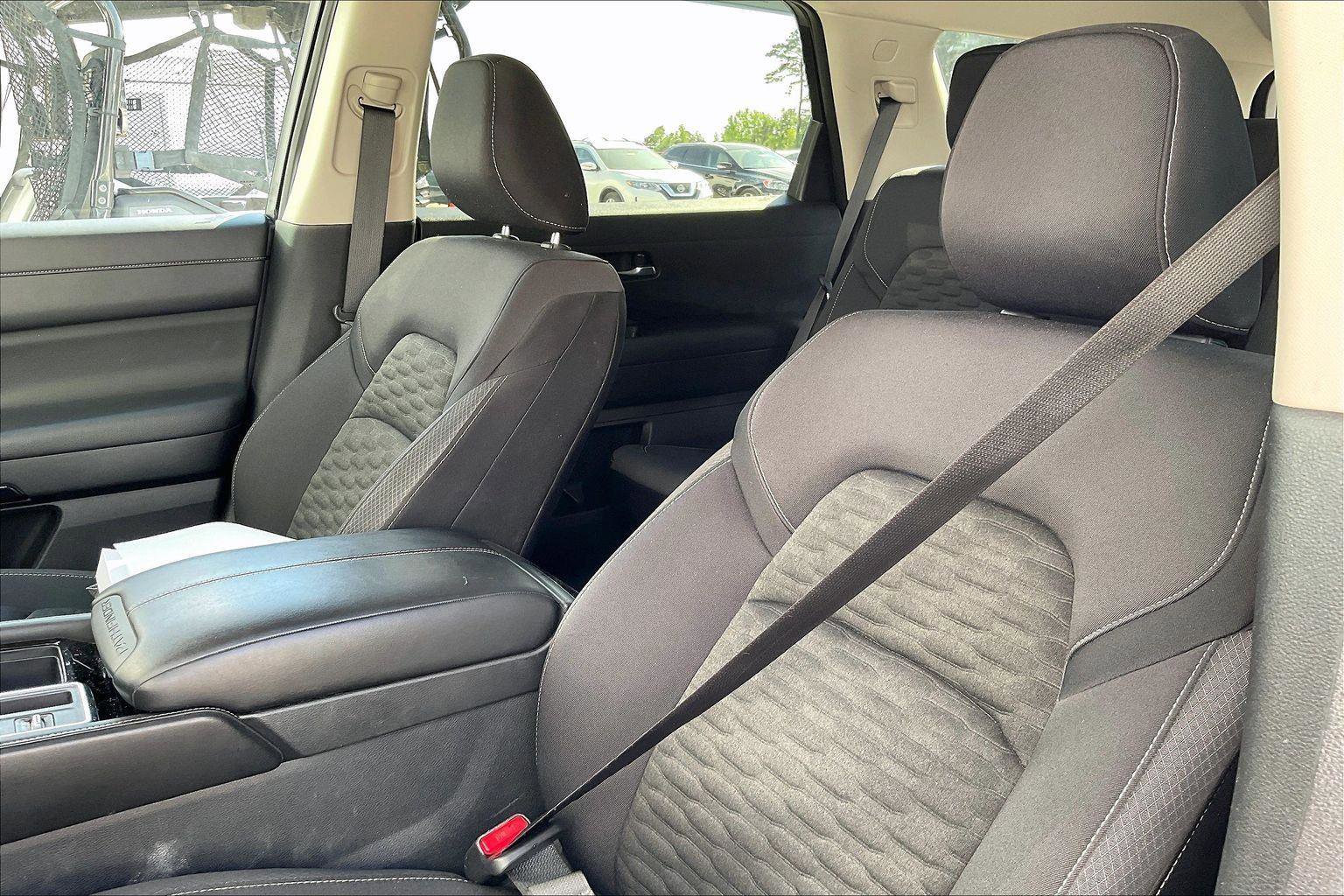 Used 2022 Nissan Pathfinder SV w/ SV Black Package image 8