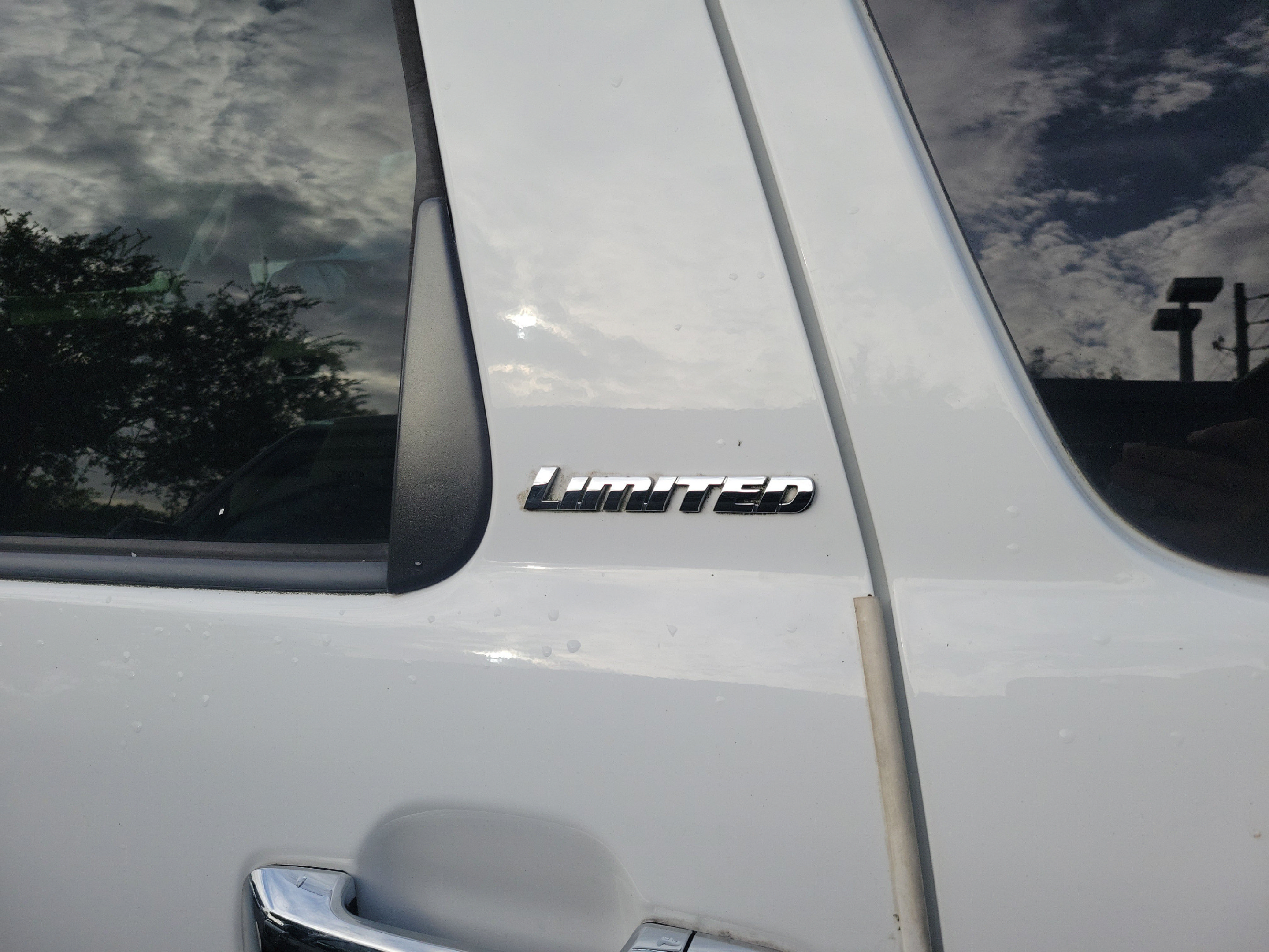 Used 2019 Toyota Sequoia Limited w/ Safety & Convenience Package AWD/4WD image 24