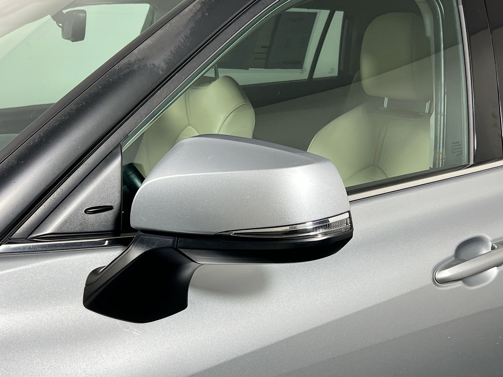 Used 2020 Toyota Highlander XLE image 12