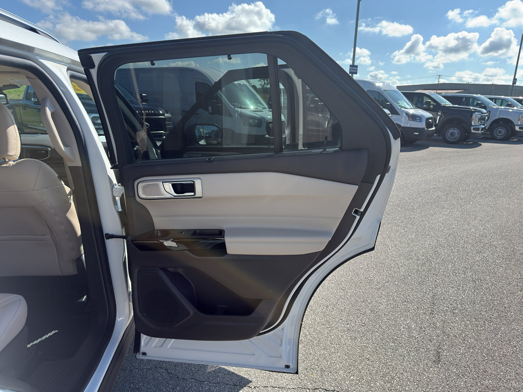 Certified 2023 Ford Explorer Platinum w/ Technology Package AWD/4WD image 21