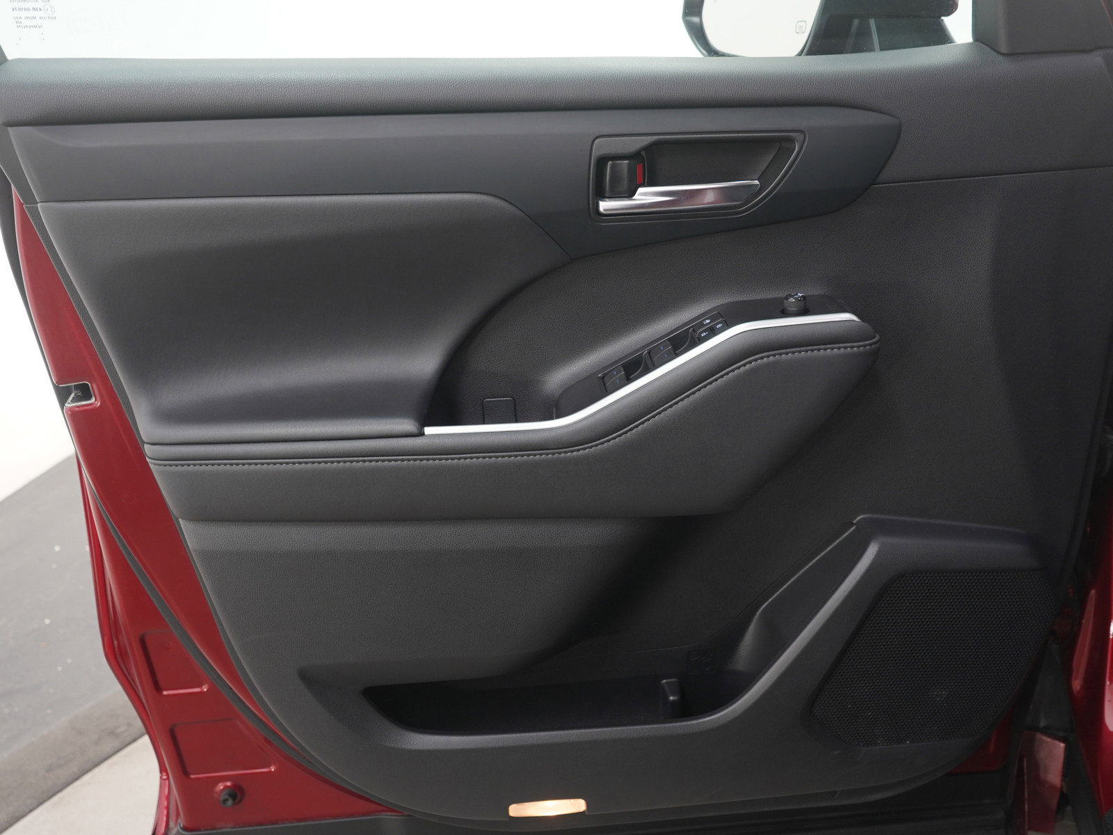 Used 2021 Toyota Highlander XLE image 23