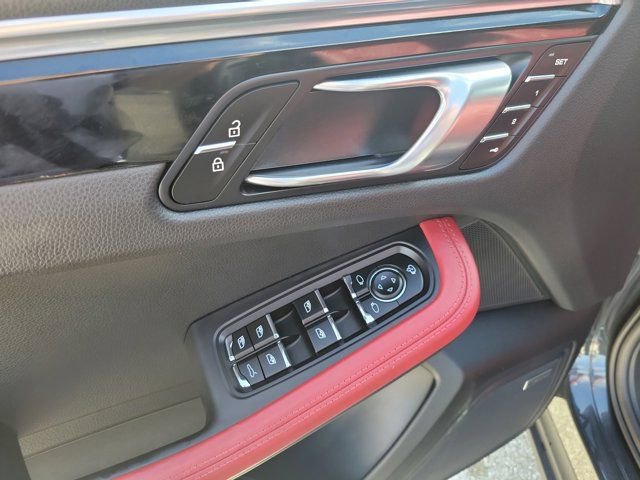 Used 2024 Porsche Macan image 22