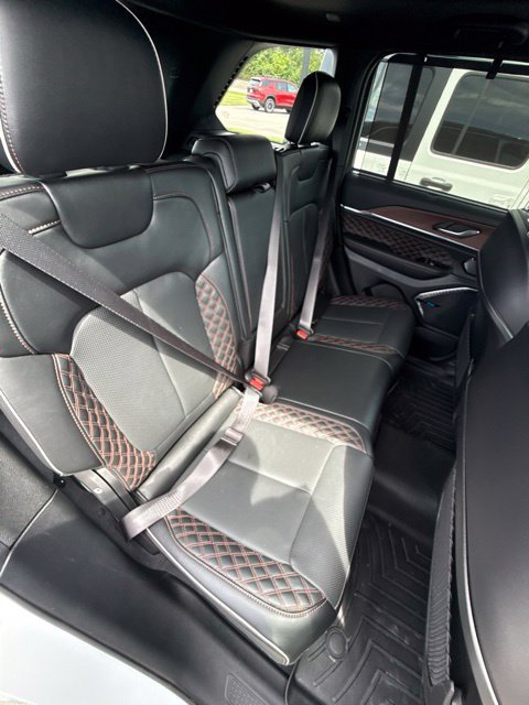 Used 2022 Jeep Grand Cherokee Summit w/ Luxury Tech Group V AWD/4WD image 31