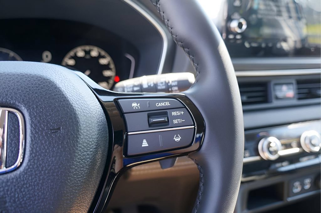 Used 2025 Honda Pilot EX-L image 17