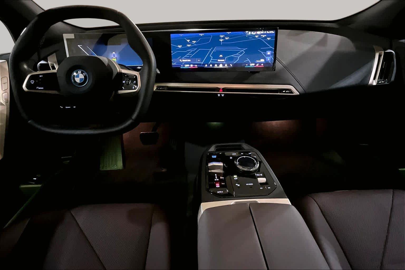Used 2024 BMW iX xDrive50 w/ Premium Package AWD/4WD image 15