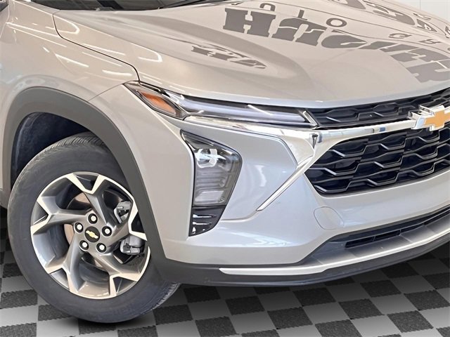 Certified 2025 Chevrolet Trax LT image 28