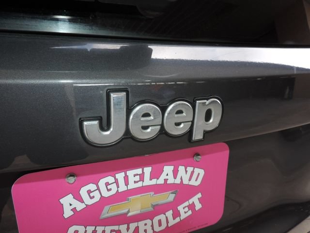 Used 2023 Jeep Renegade Latitude AWD/4WD image 19