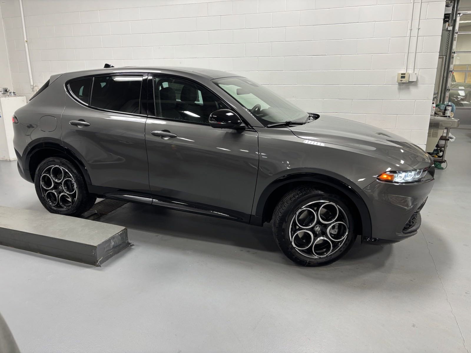 New 2025 Alfa Romeo Tonale w/ Premium Package image 7