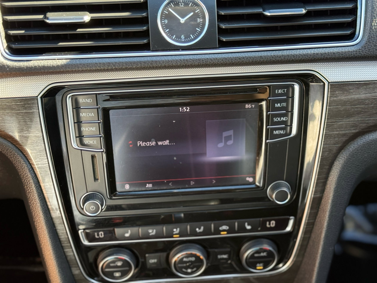 Used 2017 Volkswagen Passat 1.8T SE image 29