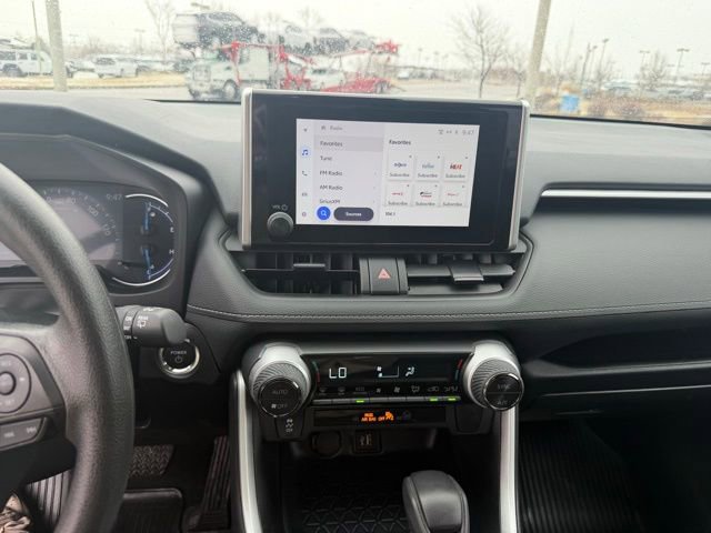 Used 2025 Toyota RAV4 XLE AWD/4WD image 19