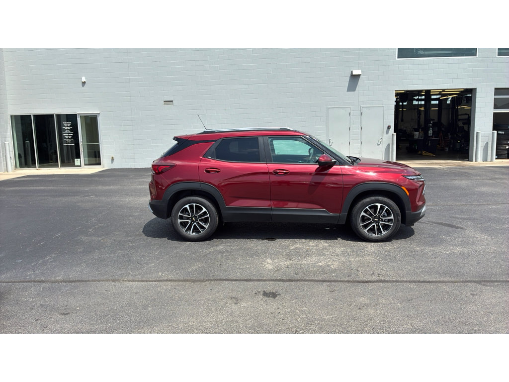 Used 2025 Chevrolet TrailBlazer LT AWD/4WD image 32