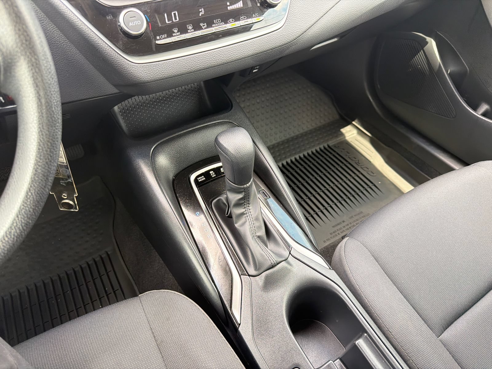 Used 2025 Toyota Corolla LE FWD image 32