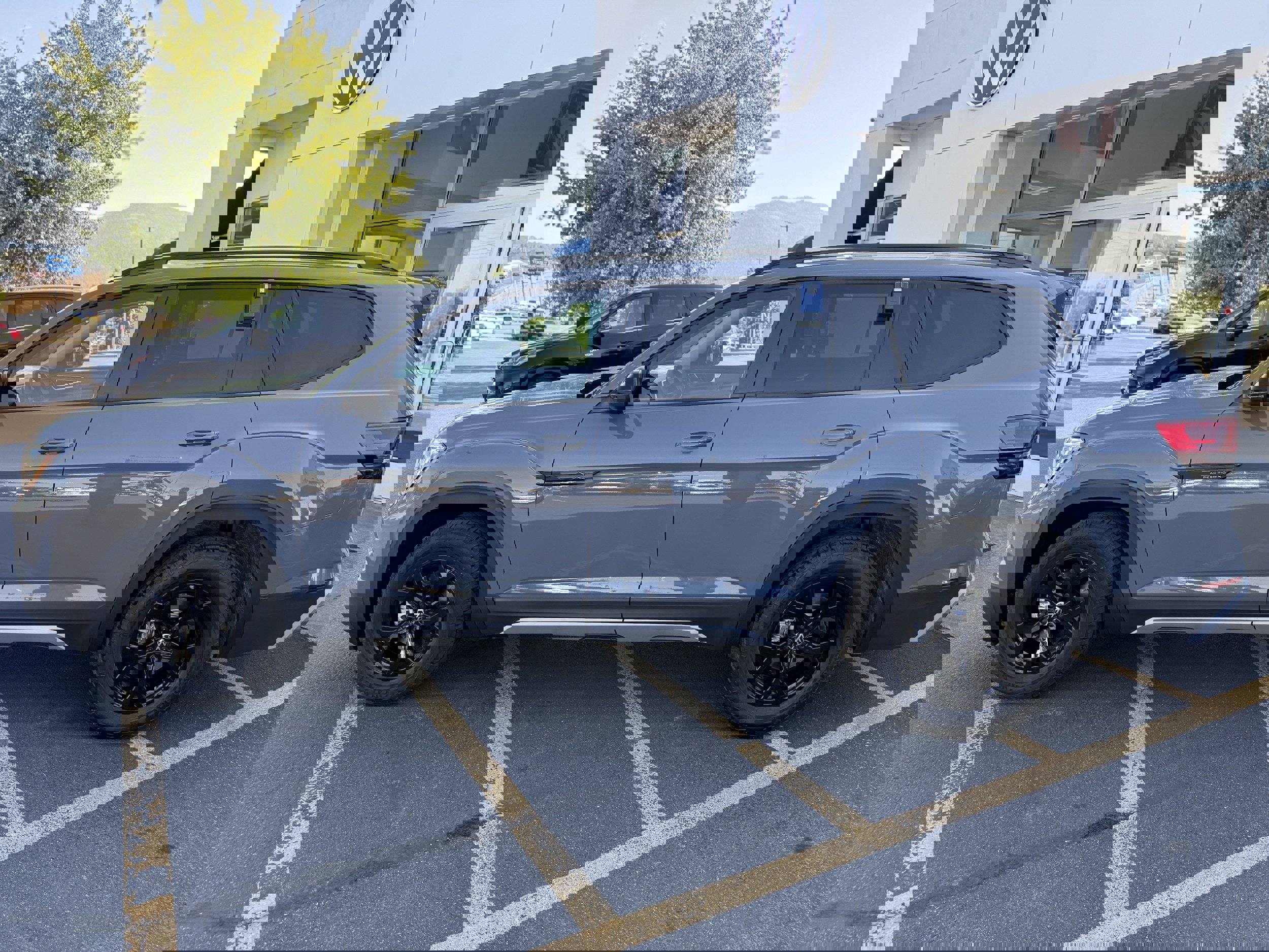 New 2025 Volkswagen Atlas Peak Edition SE image 6