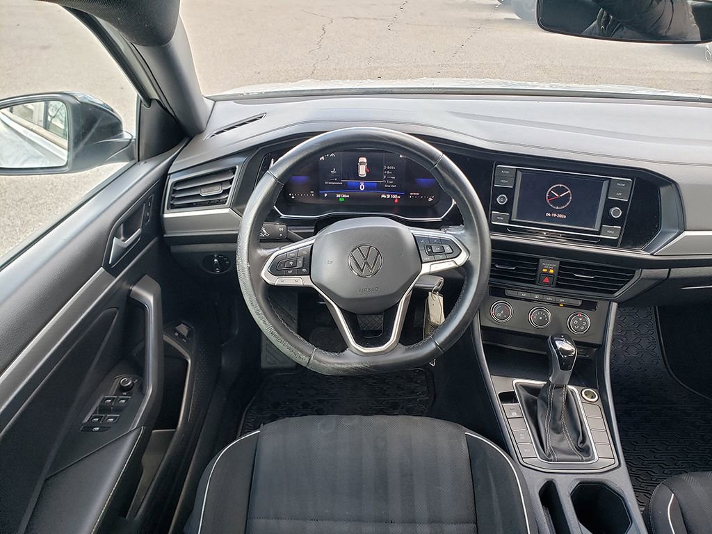 Used 2022 Volkswagen Jetta Sport image 17
