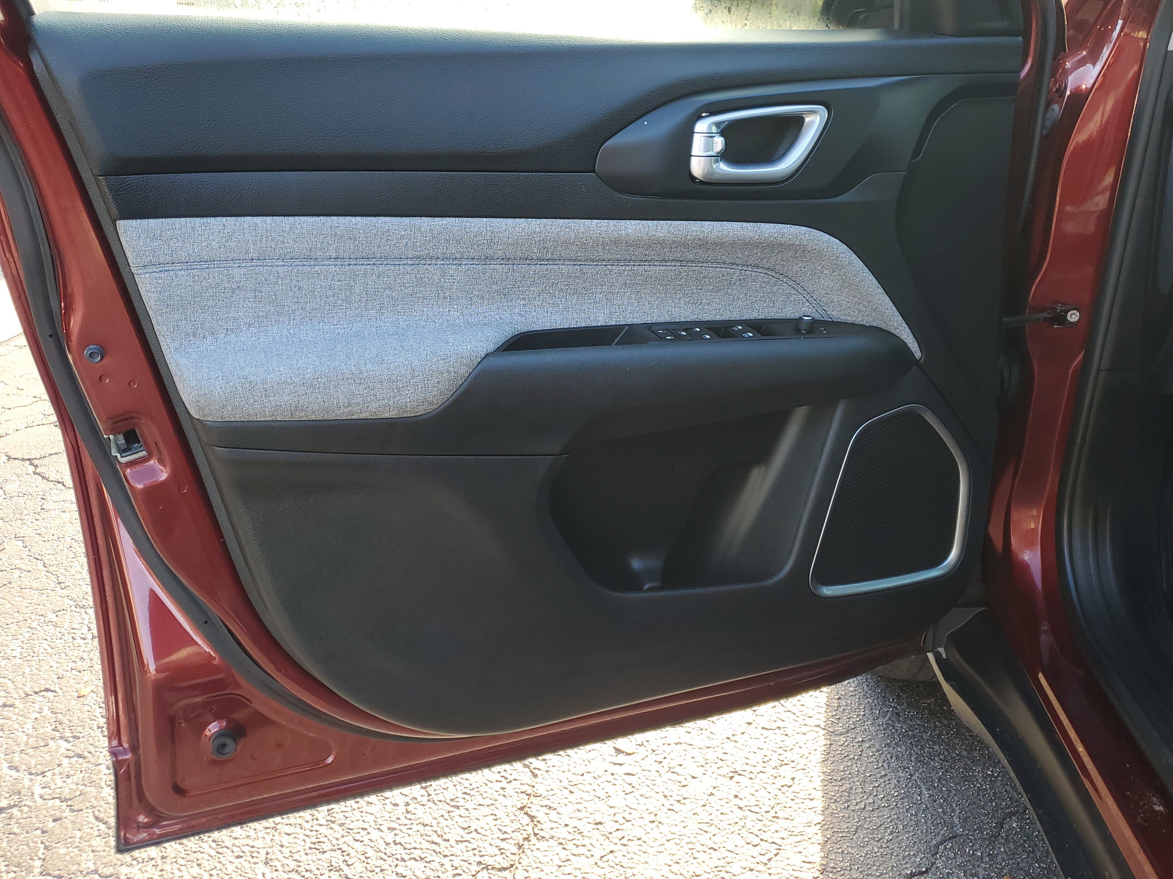 Used 2022 Jeep Compass Latitude image 16