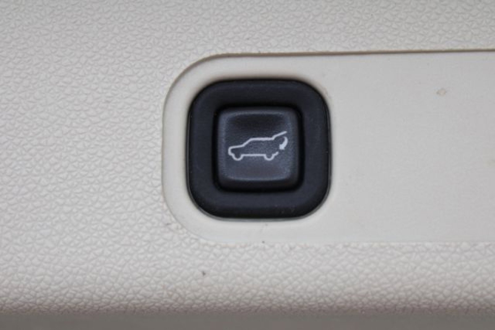 Used 2011 Cadillac Escalade Platinum image 10